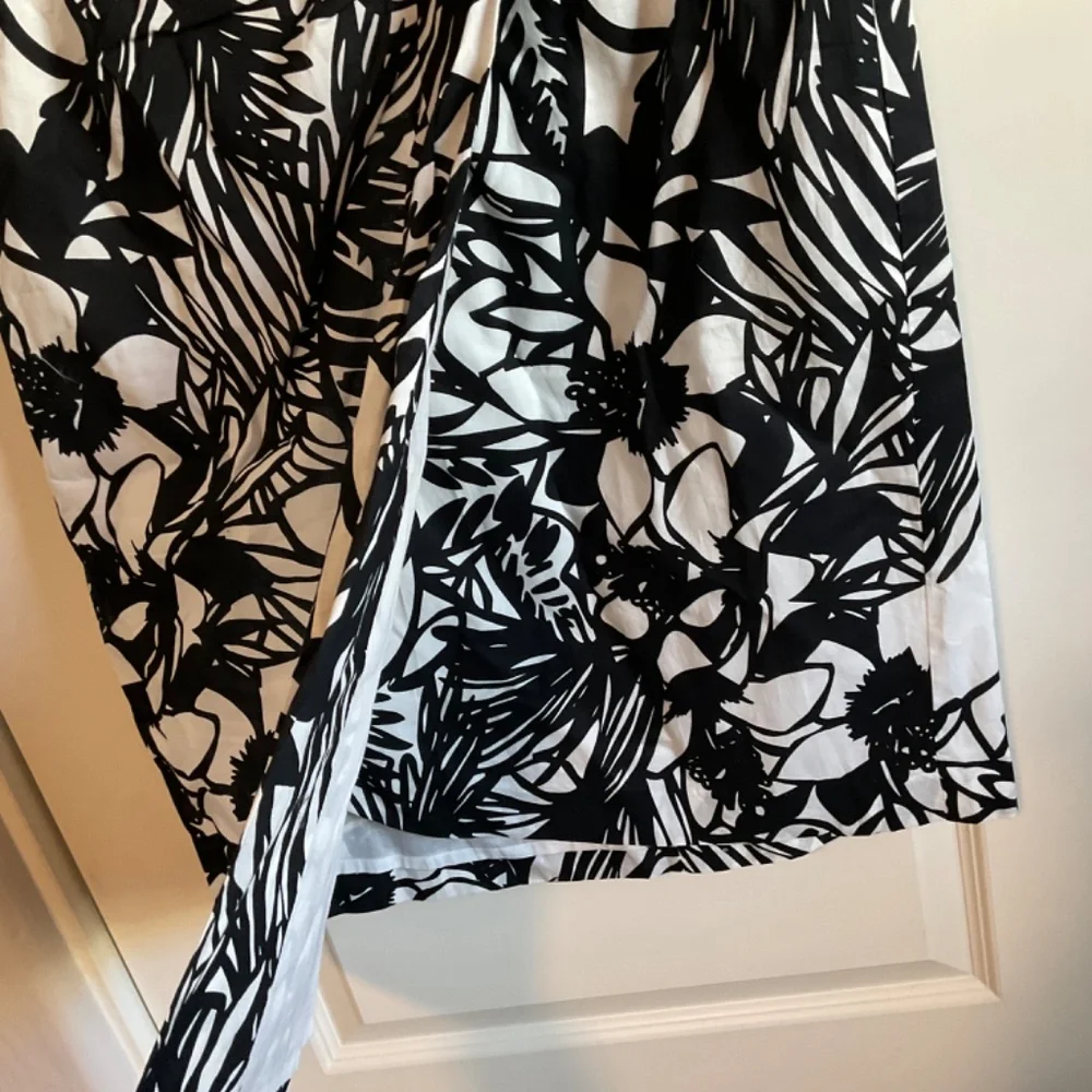 Lane Bryant Floral Printed Cotton Wrap Skirt - Black and‎ White - Size 16